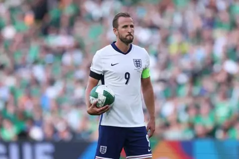 هاري كين: لا شيء يضاهي كأس العالم.. وأمامنا رحلة طويلة مع توخيل